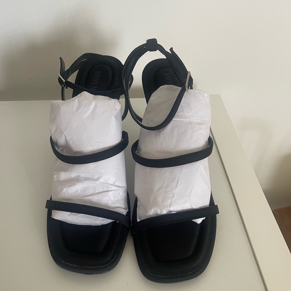 STEVE MADDEN minimalist sandal size 10
